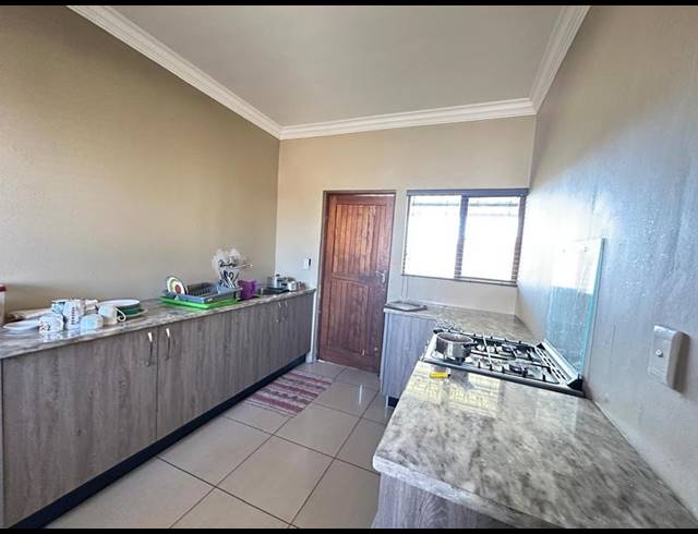 5 BEDROOM HOUSE FOR SALE IN SAVANNAH COUNTRY ESTATE